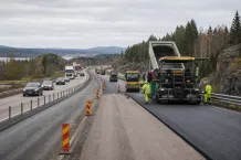 Redaktionell illustration till Asfaltering påverkar E18 i Värmland