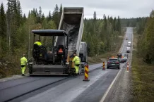 Redaktionell illustration till Asfaltering påverkar E16 vid Värnäs