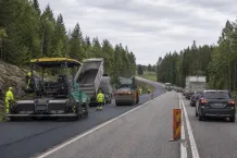 Redaktionell illustration till Asfalteringsarbete påverkar väg 26 i Värmland