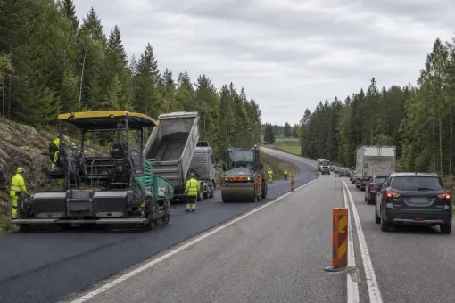 Redaktionell illustration till Asfalteringsarbete påverkar väg 26 i Värmland