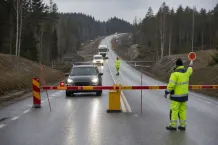 Redaktionell illustration till Bom och lots på väg 26 norr om Hestra
