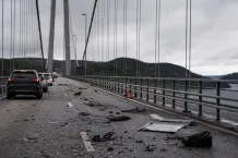 Redaktionell illustration till Bråte på E4 vid Högakustenbron