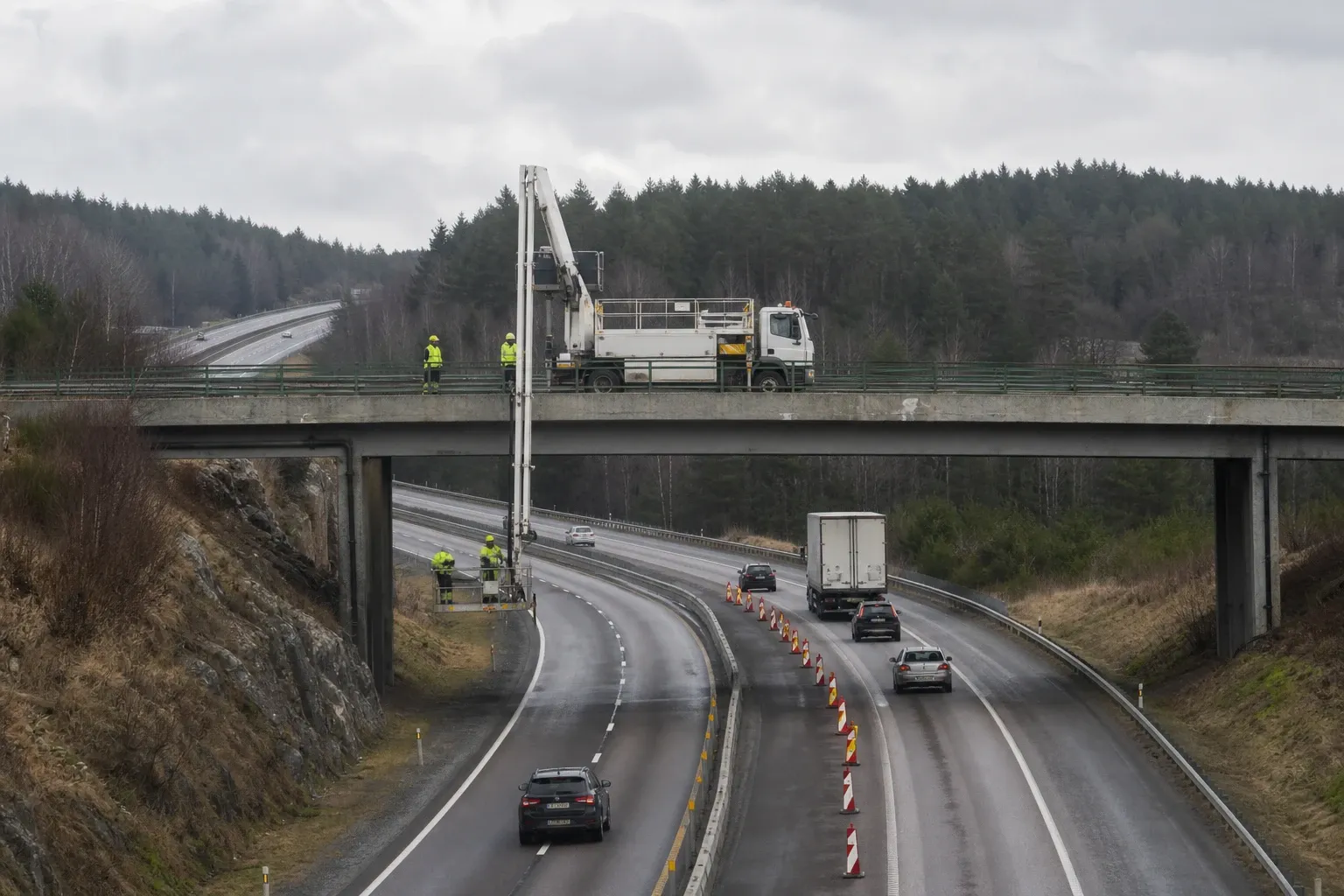 Redaktionell illustration till Broinspektion begränsar trafiken på E6 vid Munkedal