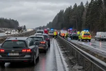 Redaktionell illustration till Flera fordon berörda på E4 vid Tuvängen