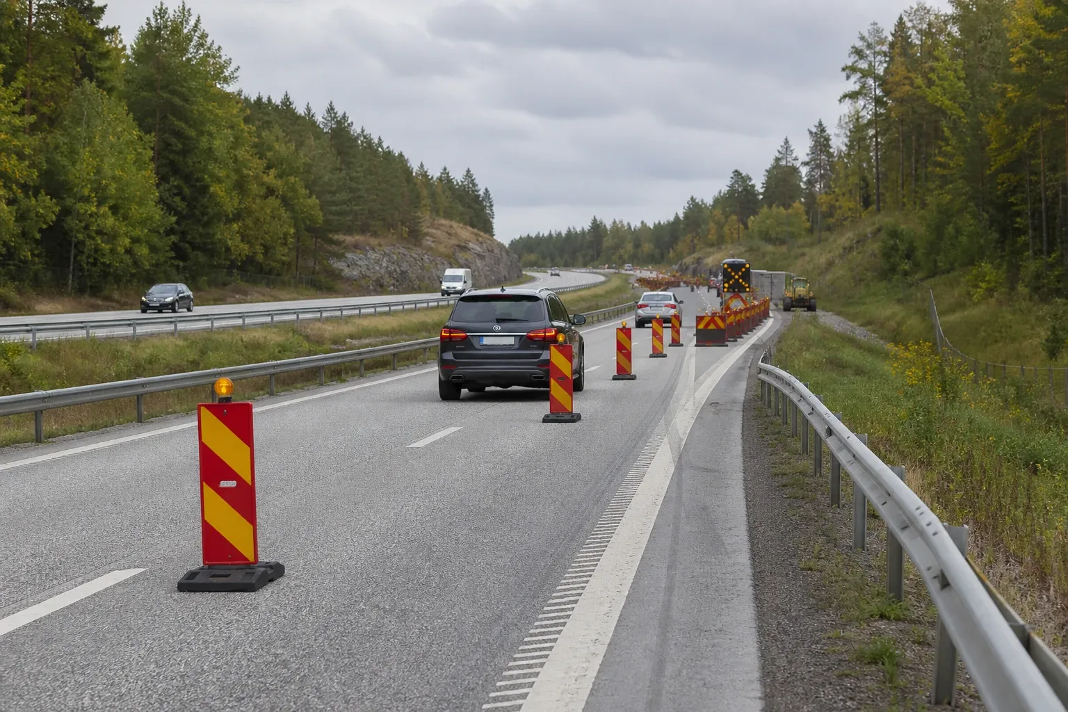 Redaktionell illustration till Körfält avstängt på E20 vid Nygård