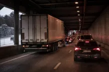 Redaktionell illustration till Lastbil påverkar trafiken vid Hammarbytunneln