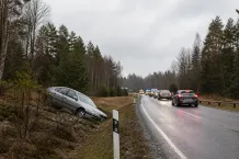 Redaktionell illustration till Singelolycka på väg 34 vid Storebro