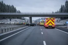 Redaktionell illustration till Singelolycka stängde E4 vid Axmartavlan