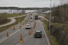Redaktionell illustration till Trafiken dirigeras om vid Hjulstabron på väg 55