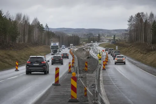 Redaktionell illustration till Trafiken regleras under arbete på E45